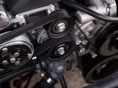 Vez&eacute;rl&eacute;s csere