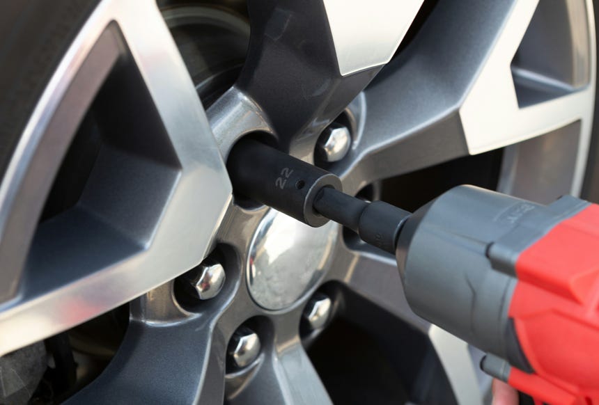 ker&eacute;kcsere, gumiszerv&iacute;z